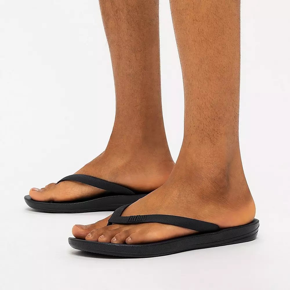 Black Men's Fitflop IQUSHION Ergonomic Flip Flops | NZ.95CPT