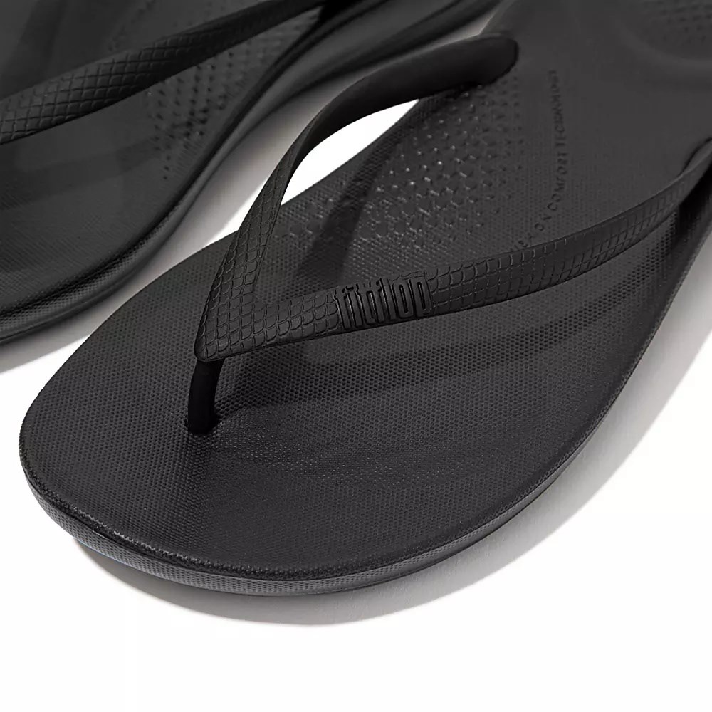 Black Women's Fitflop IQUSHION Ergonomic Flip Flops | NZ.78BZH