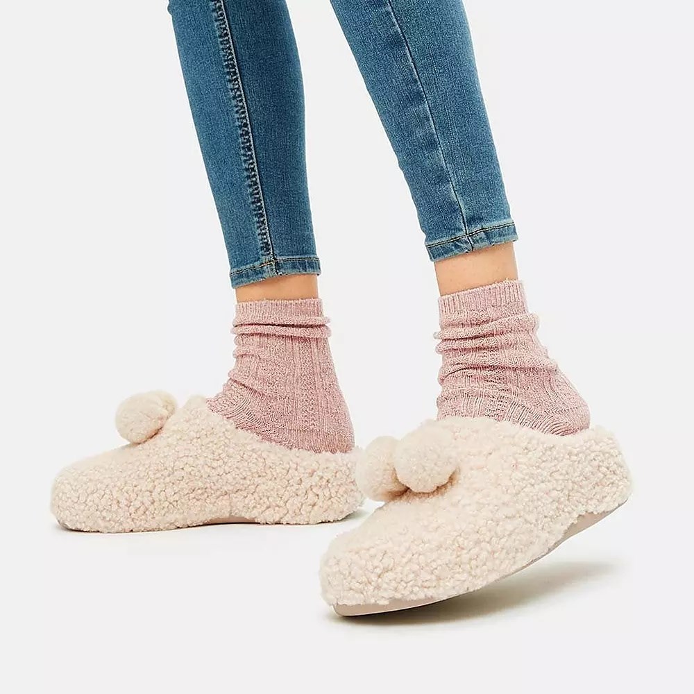 Cream Women's Fitflop SHUV Pom-Pom Shearling Clog Slippers | NZ.36FBC