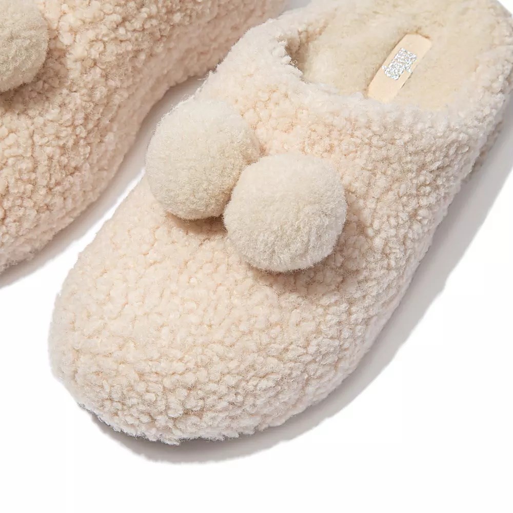 Cream Women's Fitflop SHUV Pom-Pom Shearling Clog Slippers | NZ.36FBC