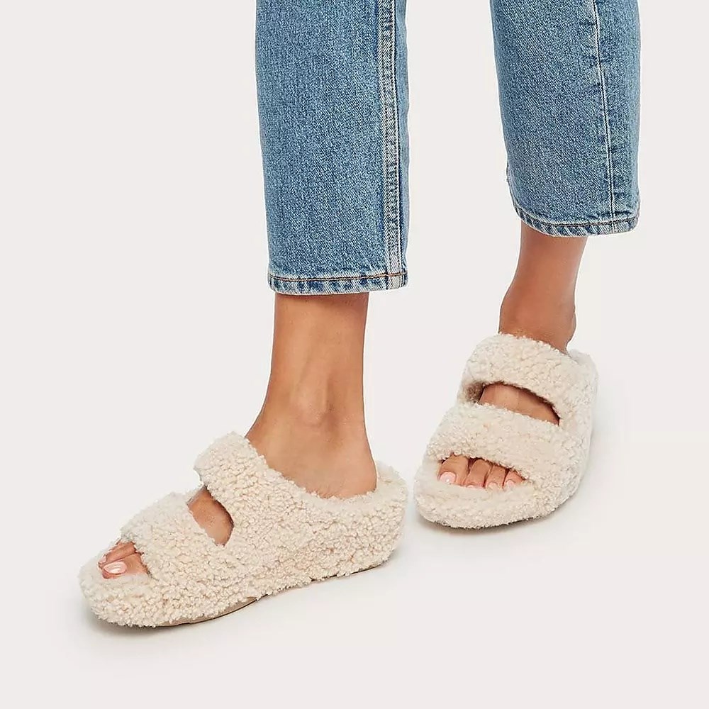 Cream Women's Fitflop SHUV Two-Bar Shearling Slides | NZ.18IBP