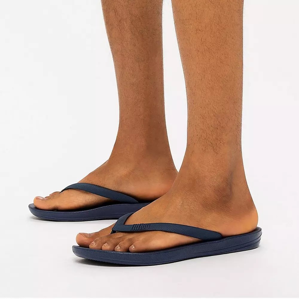 Navy Men's Fitflop IQUSHION Ergonomic Flip Flops | NZ.90QLF